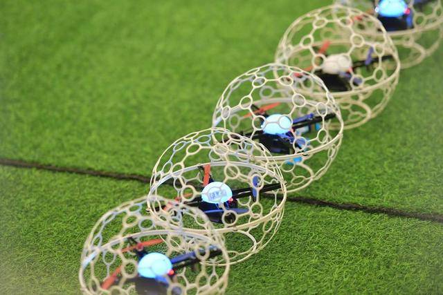 足球也能在(zài)空中(zhōng)踢？無(wú)人机足球世界盃(bēi)中(zhōng)国区选拔(bá)賽(sài)在(zài)成(chéng)都开賽(sài)