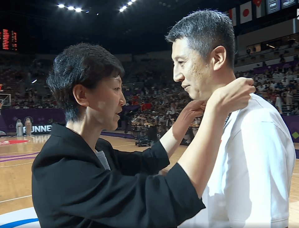 不靠能力不靠天赋！郭士强男篮成绩好的原因，对CBA超巨是个讽刺