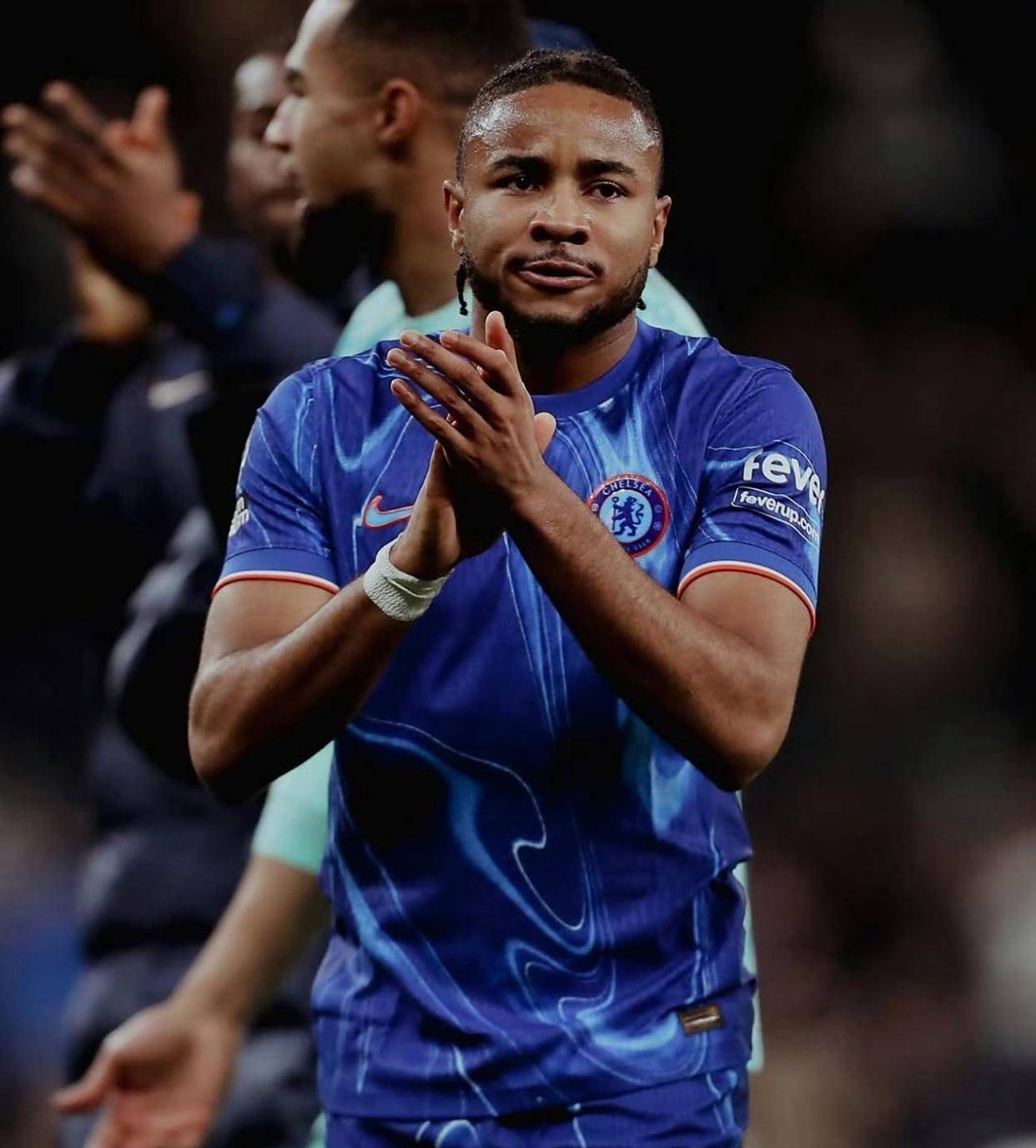 米兰仅剩4天！萨索洛放弃阿德利，富勒姆质疑秋裤，博人询价本4