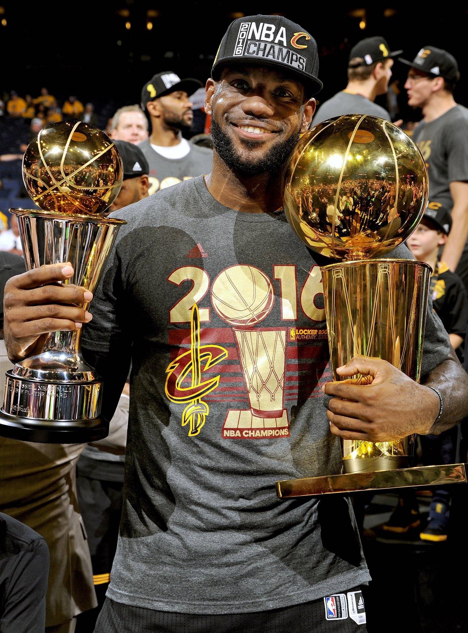 名记：2020年湖人总冠军会被黑只因为詹姆斯带湖人夺冠！