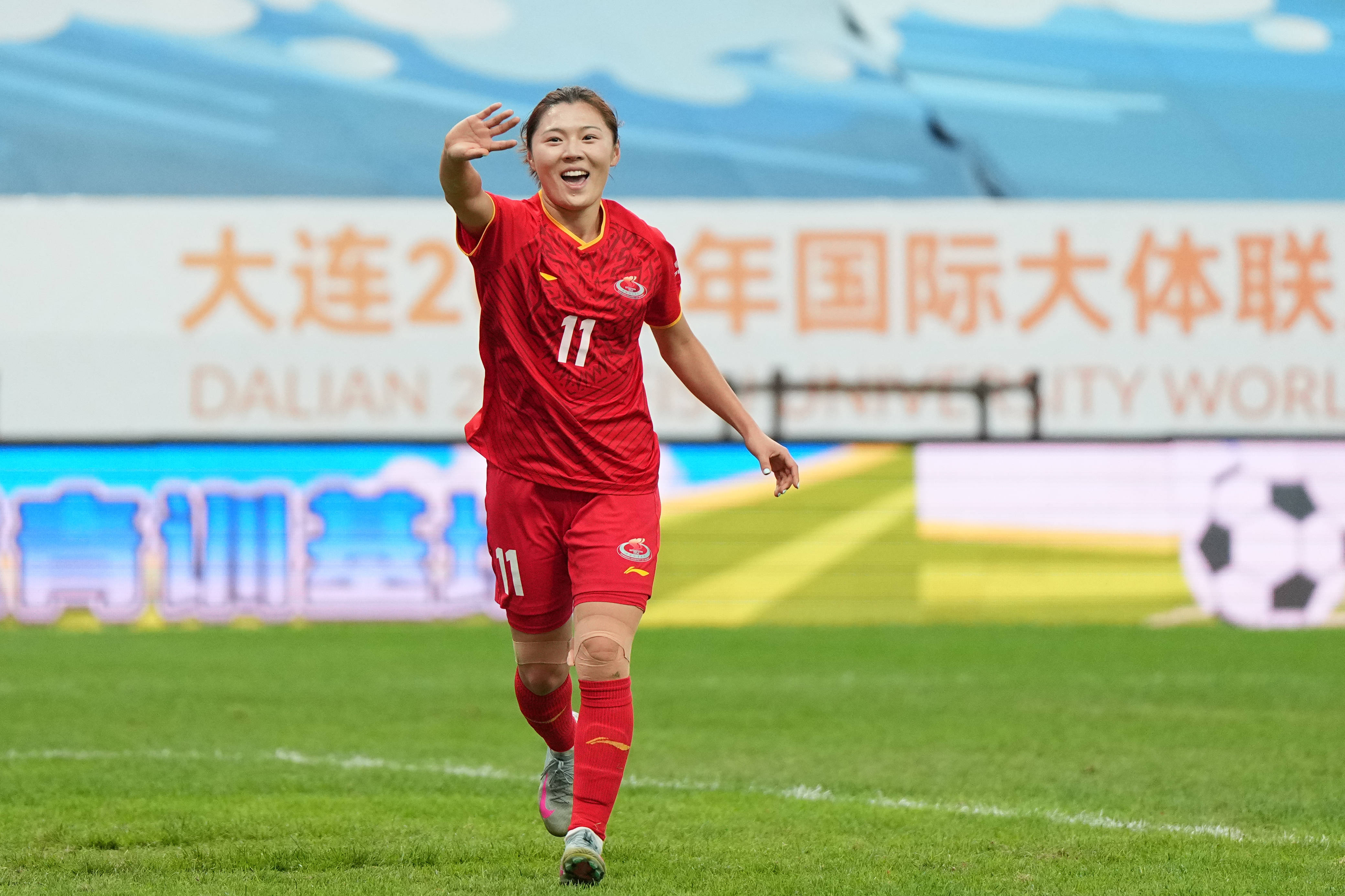 (体育)足球——国际大体联足球世界杯揭幕战:上海体育大学女队胜瓦伦西亚大学女队