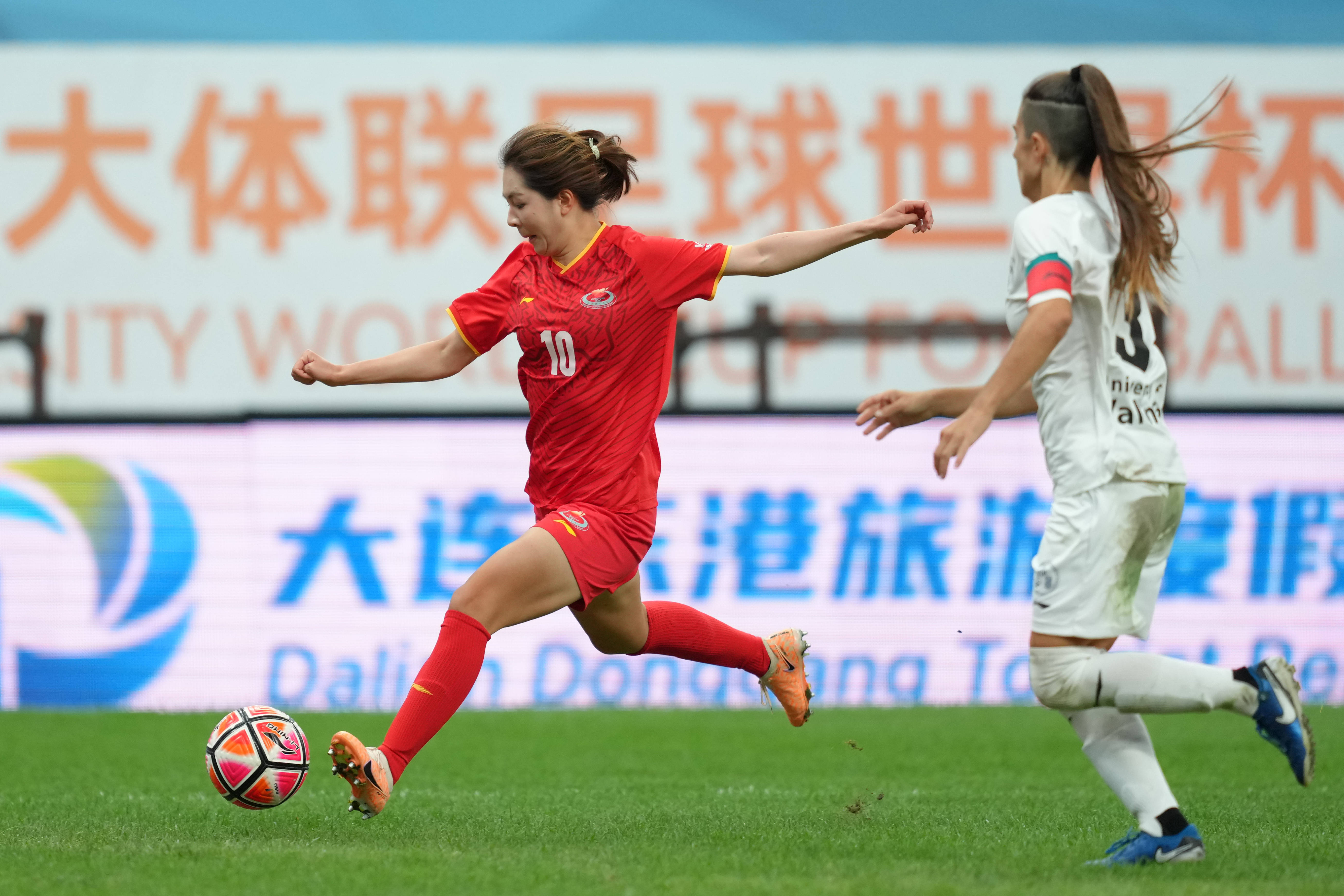 (体育)足球——国际大体联足球世界杯揭幕战:上海体育大学女队胜瓦伦西亚大学女队