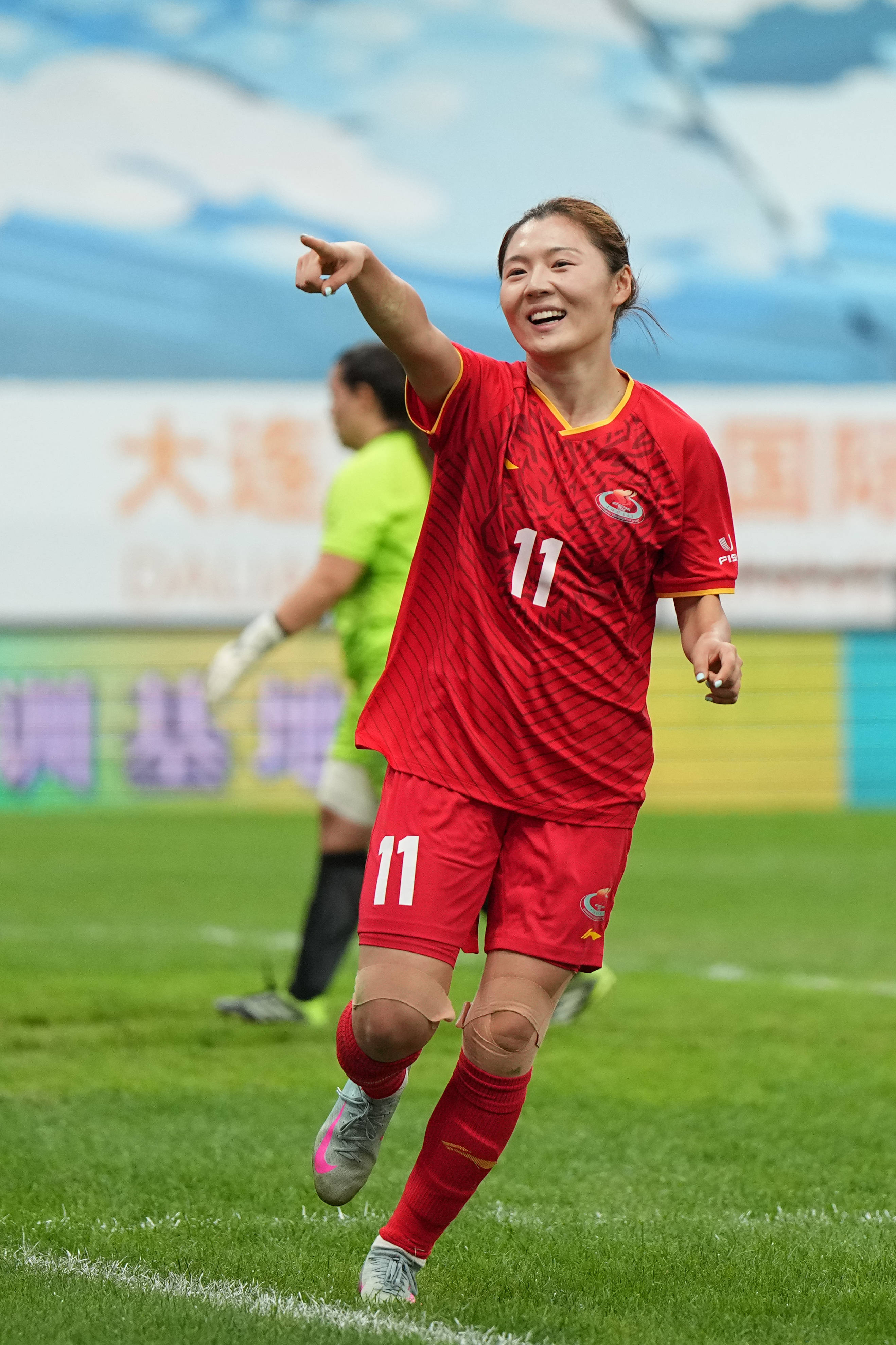 (体育)足球——国际大体联足球世界杯揭幕战:上海体育大学女队胜瓦伦西亚大学女队