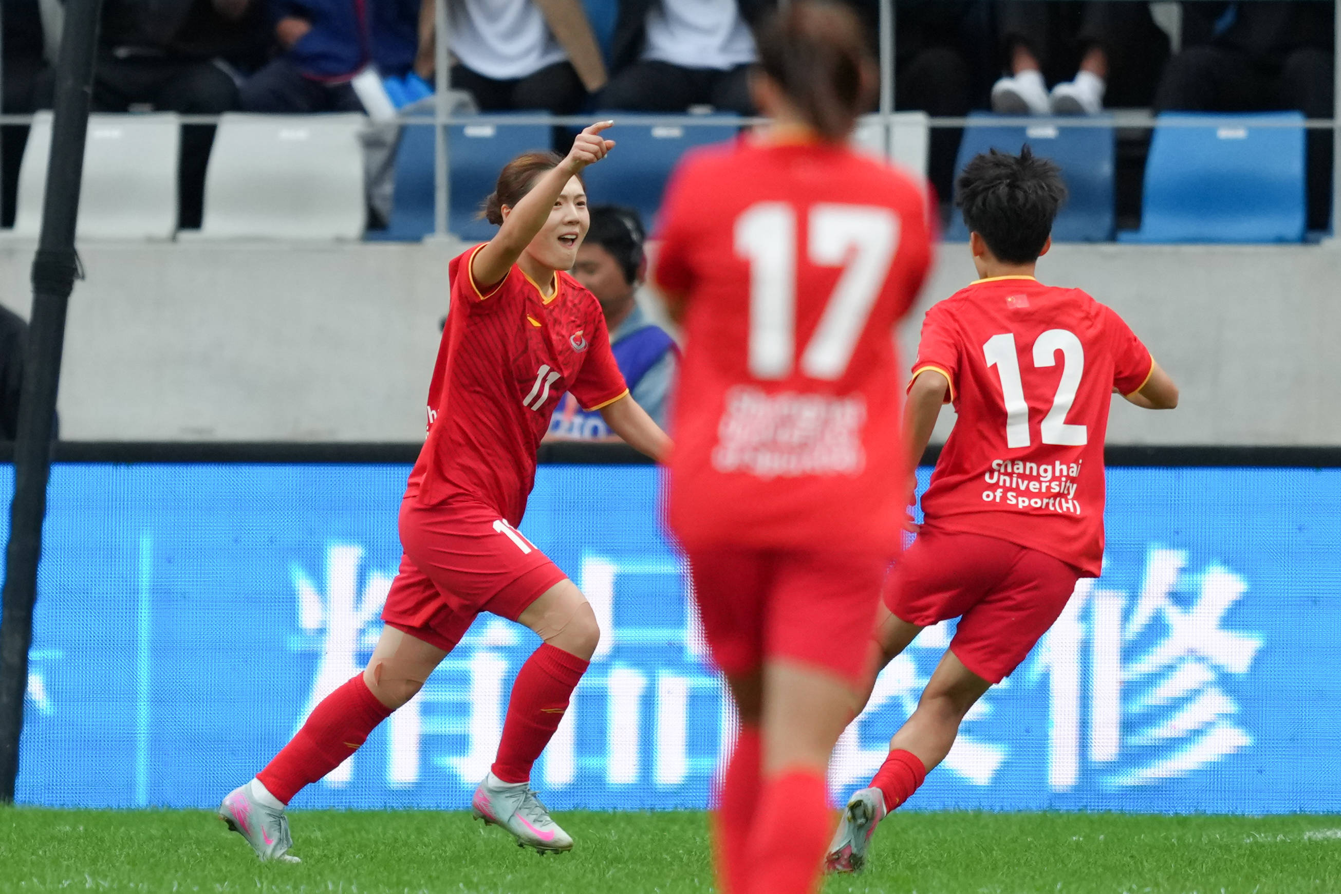 (体育)足球——国际大体联足球世界杯揭幕战:上海体育大学女队胜瓦伦西亚大学女队