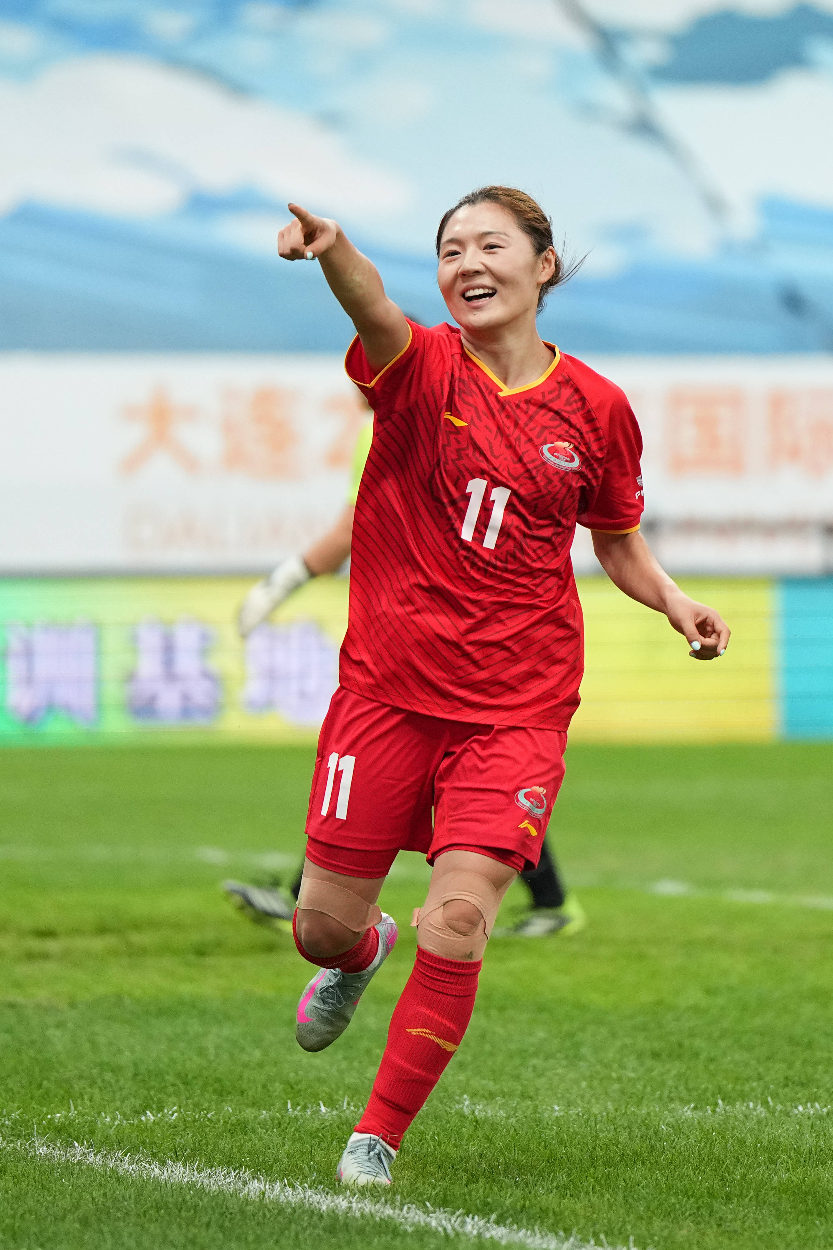 (体育)足球——国际大体联足球世界杯揭幕战:上海体育大学女队胜瓦伦西亚大学女队