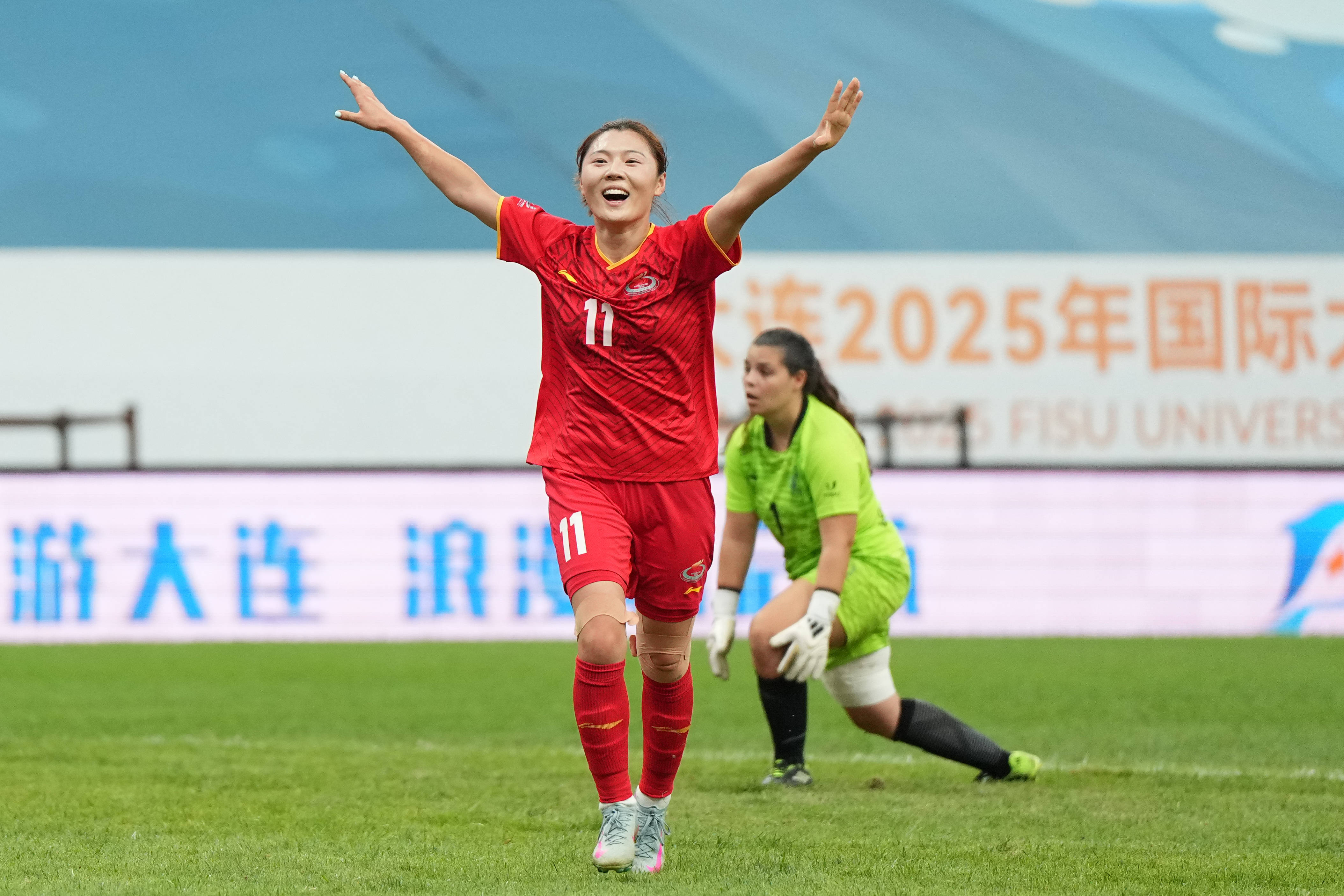 (体育)足球——国际大体联足球世界杯揭幕战:上海体育大学女队胜瓦伦西亚大学女队