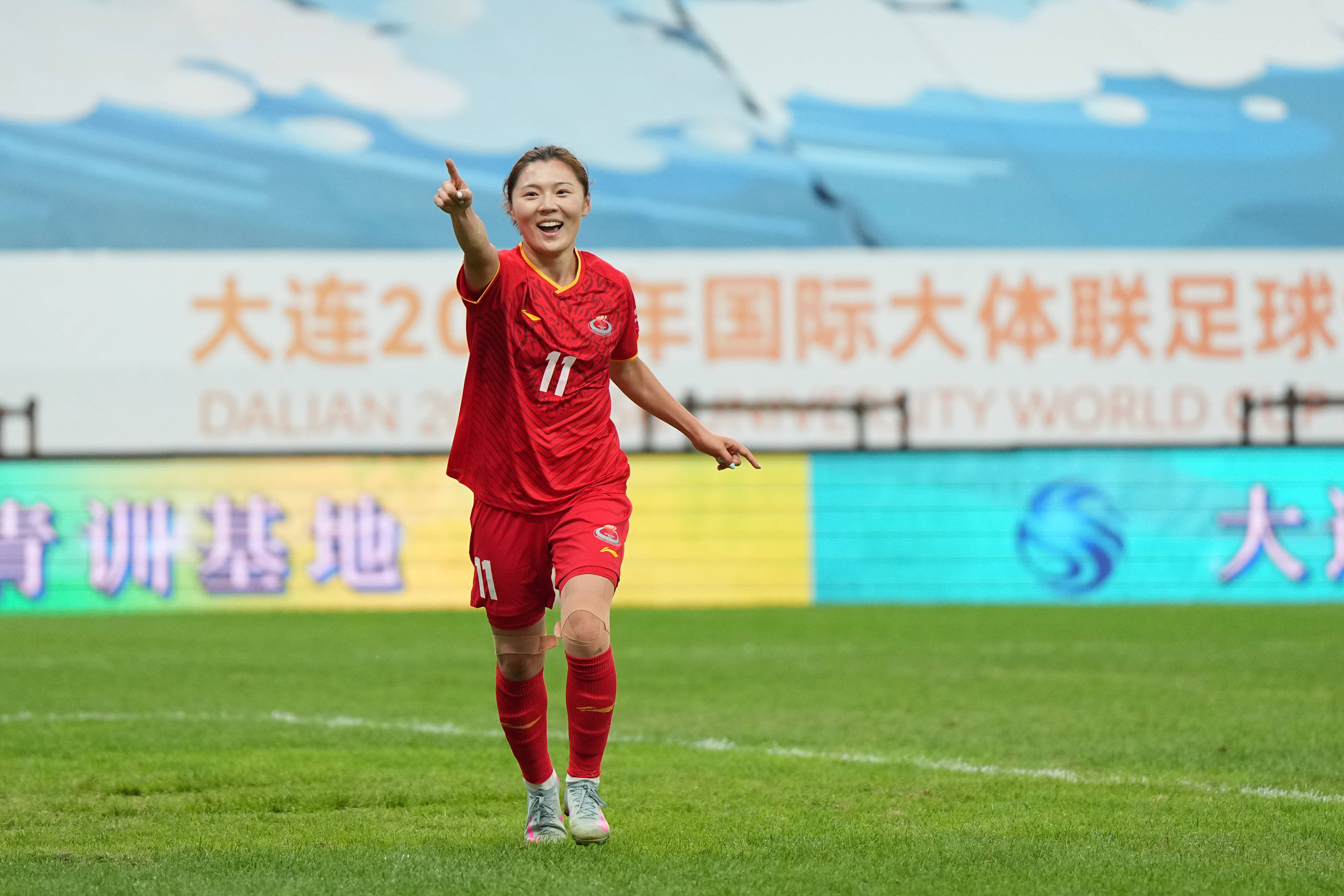 (体育)足球——国际大体联足球世界杯揭幕战:上海体育大学女队胜瓦伦西亚大学女队