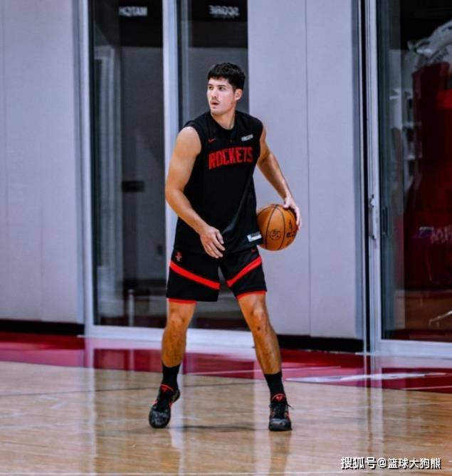 恭喜火箭队！范乔丹后继有人？杜兰特点名21岁新人，首发位再添竞争者