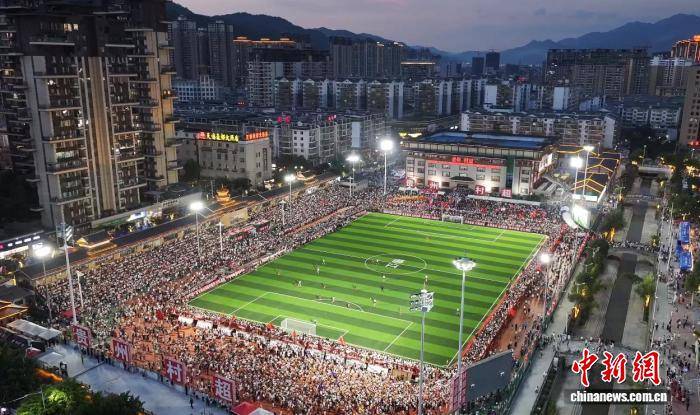 贵州“村超”发出第二届全国赛县域(yù)産(chǎn)业发展联盟合作邀(yāo)请函(hán)