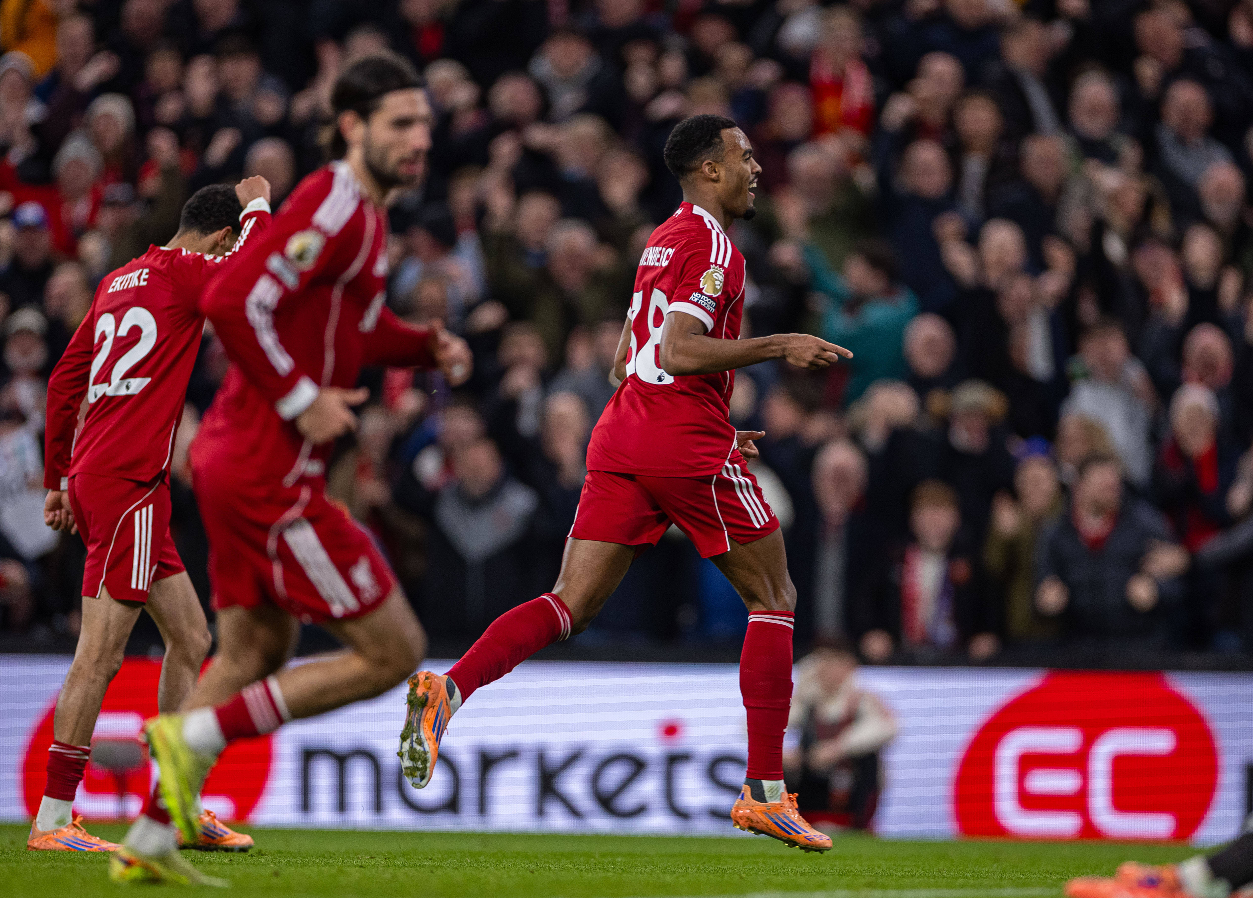 （体育）足球——英超：利物浦胜阿斯顿维拉